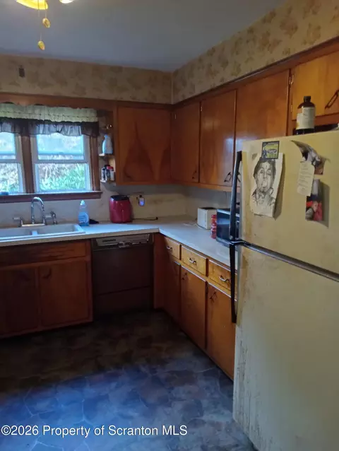 810 E Locust St, Scranton, PA 18505 photo 9
