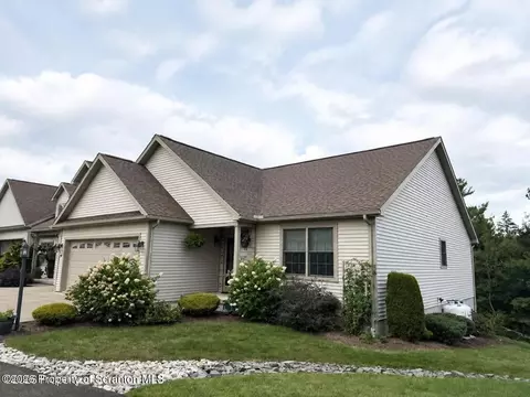 90 Grandview Dr, Tunkhannock, PA 18657