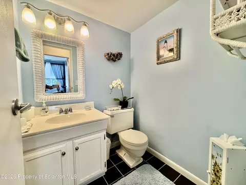 Bath - 1110 Summit Pointe, Scranton, PA 18508 photo 1 of 3