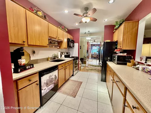 Kitchen - 1110 Summit Pointe, Scranton, PA 18508 photo 2 of 3