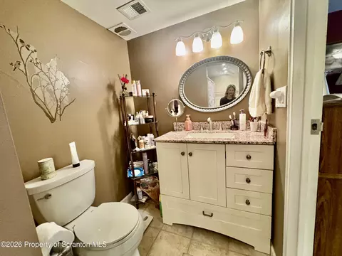 Bath - 1110 Summit Pointe, Scranton, PA 18508 photo 2 of 3