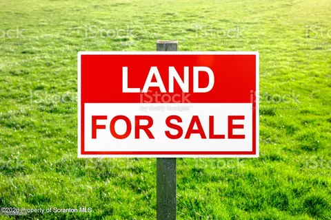 29 Pierce Rd, Carbondale, PA 18407