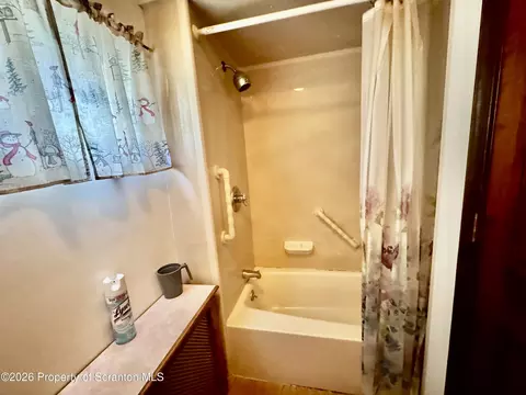Bath - 603 E Drinker St, Dunmore, PA 18512 photo 2 of 2