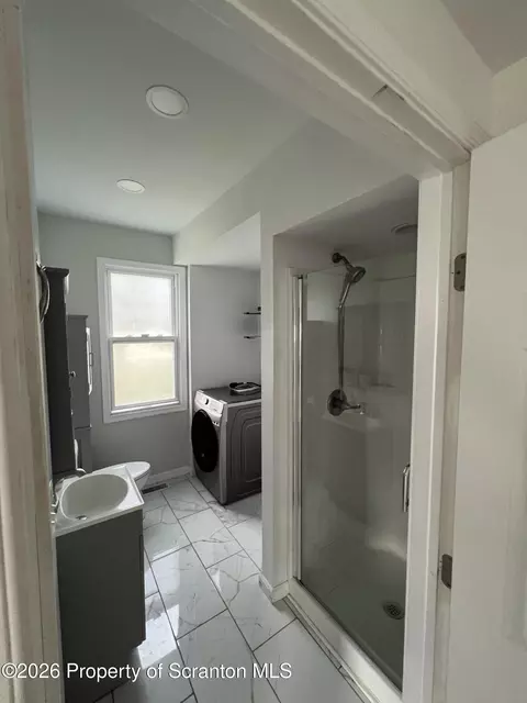 Bath - 412 Delaware Ave, Olyphant, PA 18447 photo 1 of 5