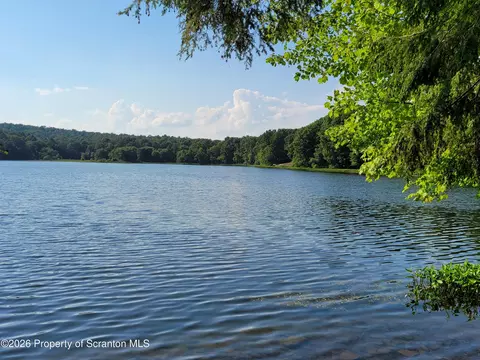 865 E Avery Station Rd, Tunkhannock, PA 18657