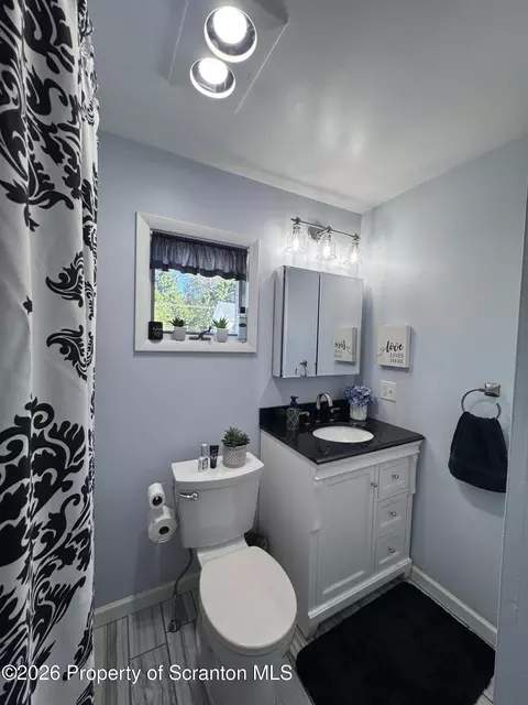Bath - 110 Smith St, Dunmore, PA 18512 photo 3 of 3
