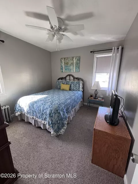Bedroom - 110 Smith St, Dunmore, PA 18512 photo 3 of 6