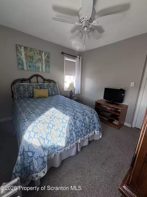 Bedroom - 110 Smith St, Dunmore, PA 18512 photo 4 of 6