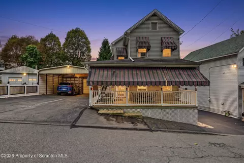 15 Harlem Ave, Carbondale, PA 18407