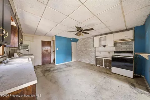 Entry Way - 910-912 Hampton St, Scranton, PA 18504 photo 1 of 6