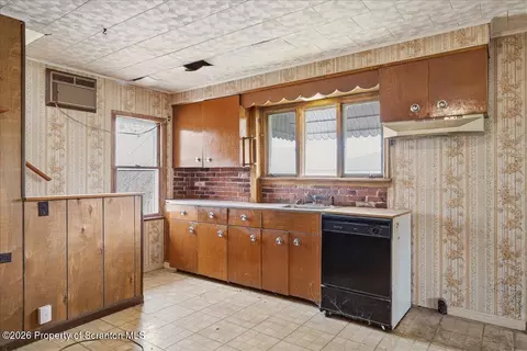 Kitchen - 910-912 Hampton St, Scranton, PA 18504 photo 1 of 1
