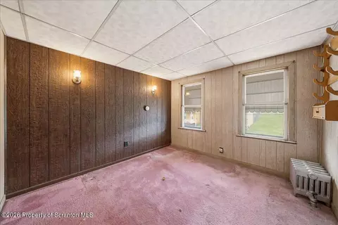Bedroom - 910-912 Hampton St, Scranton, PA 18504 photo 5 of 6