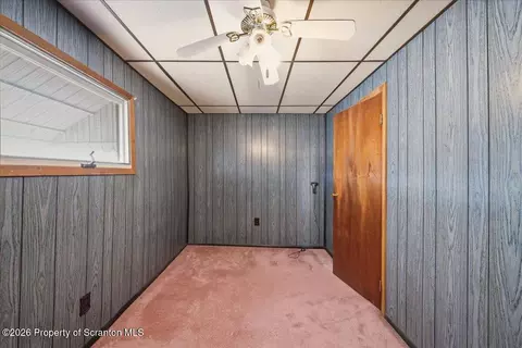Bedroom - 910-912 Hampton St, Scranton, PA 18504 photo 4 of 6