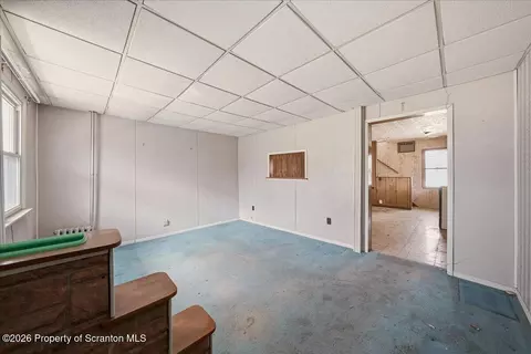 Living - 910-912 Hampton St, Scranton, PA 18504 photo 2 of 2