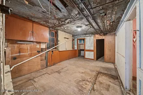 Entry Way - 910-912 Hampton St, Scranton, PA 18504 photo 4 of 6