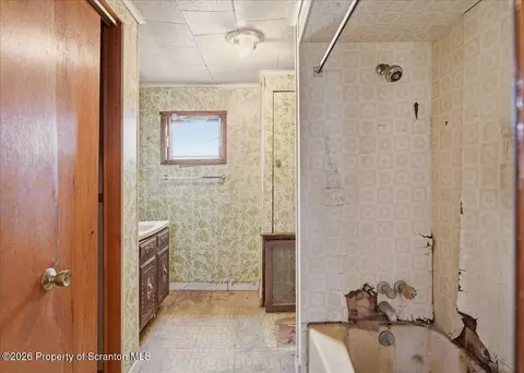 Bath - 910-912 Hampton St, Scranton, PA 18504 photo 1 of 2