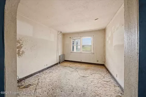 Bedroom - 910-912 Hampton St, Scranton, PA 18504 photo 1 of 6