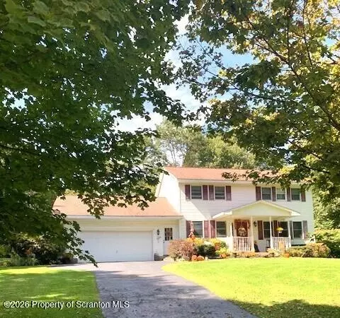 655 Elkview Dr, Clifford Township, PA 18421