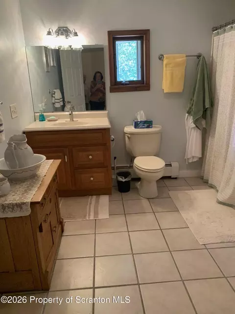 Bath - 655 Elkview Dr, Clifford Township, PA 18421 photo 1 of 2