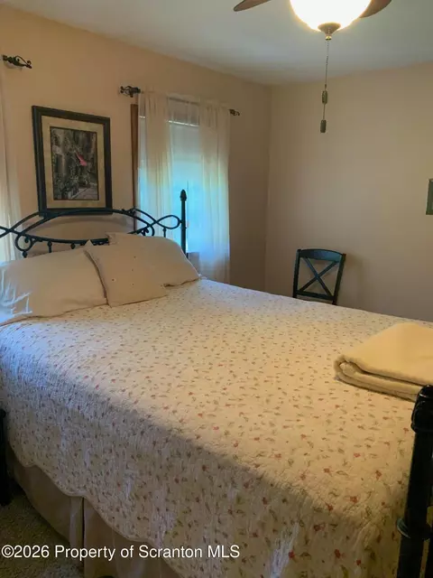 Bedroom - 655 Elkview Dr, Clifford Township, PA 18421 photo 2 of 3
