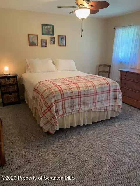 Bedroom - 655 Elkview Dr, Clifford Township, PA 18421 photo 3 of 3