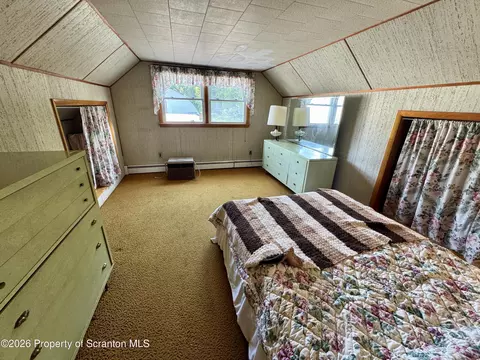 Bedroom - 836 E Lackawanna Ave, Olyphant, PA 18447 photo 5 of 6