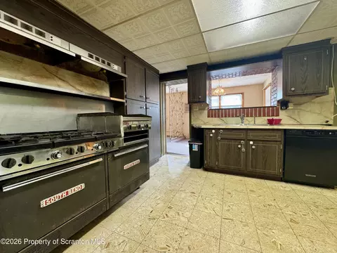 Kitchen - 836 E Lackawanna Ave, Olyphant, PA 18447 photo 3 of 5