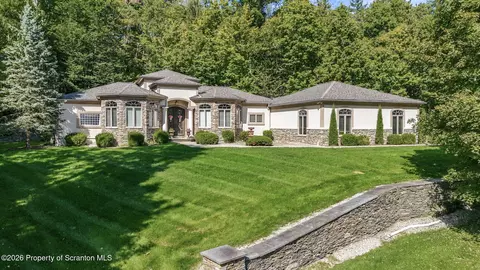 1004 Oakford Woods, Waverly, PA 18471