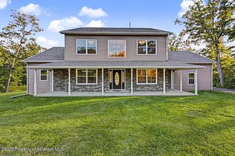 101 Windsor Way, Roaring Brook Twp, PA 18444