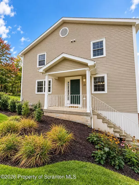 115 Parkland Dr, Clarks Summit, PA 18411