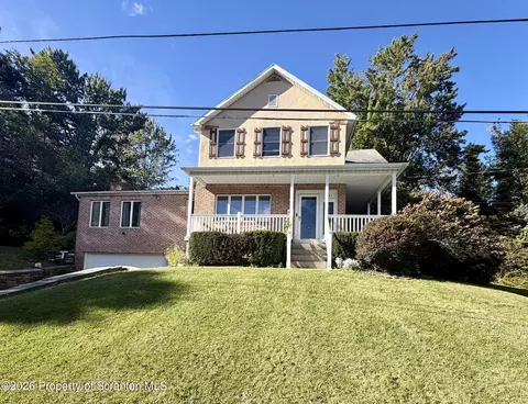 25 43rd St, Carbondale, PA 18407