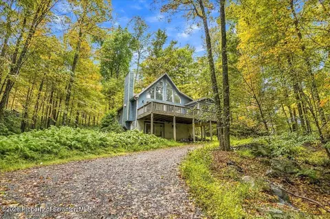 93 Ridge Rd, Lake Ariel, PA 18436