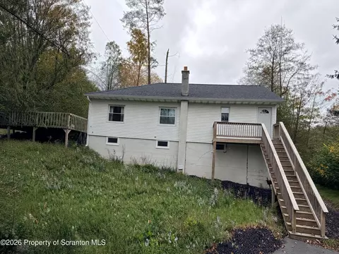1016 Heart Lake Rd, Jermyn, PA 18433