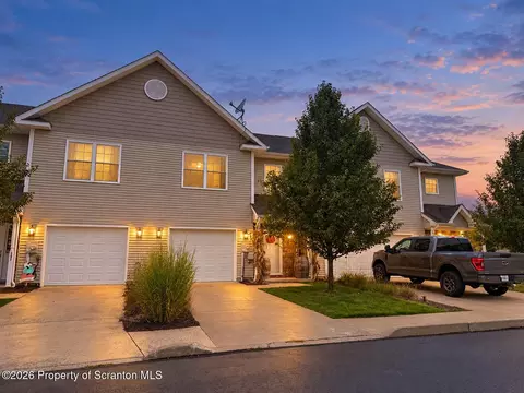 324 Shadow Wood Cir, Archbald, PA 18403