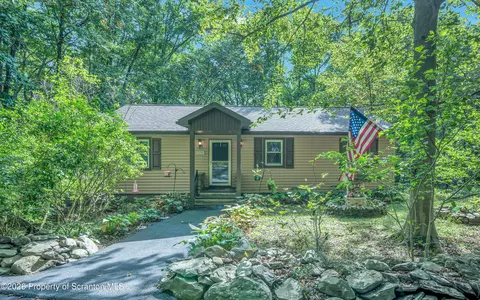 2139 Sky High Dr, Bartonsville, PA 18321