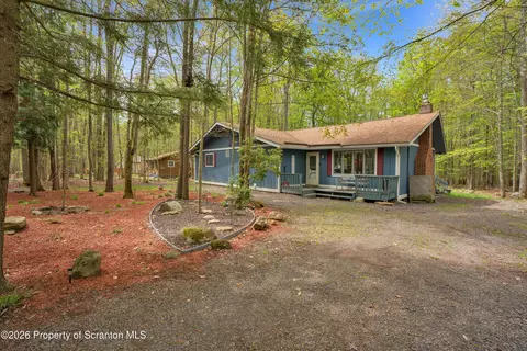 42 S Lehigh River Dr, Clifton Twp, PA 18424