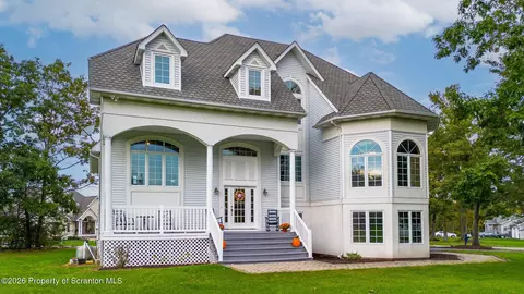 151 Wagner Blvd, Greenfield Township, PA 18407