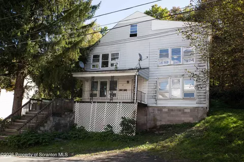 18 Grove St, Carbondale, PA 18407