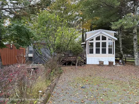 94 Mink Ct, Covington Twp, PA 18424
