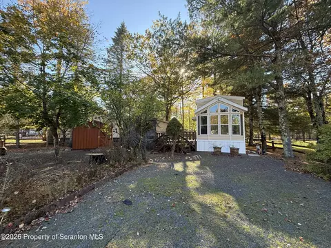 94 Mink Ct, Covington Twp, PA 18424
