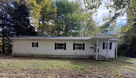 32 Mccabe Ave, Carbondale, PA 18407
