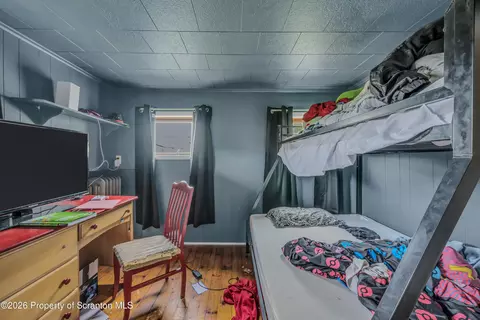 Bedroom - 525 E Scott St, Olyphant, PA 18447 photo 3 of 8