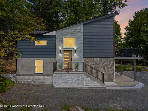 1002 Bison Trl, Lake Ariel, PA 18436