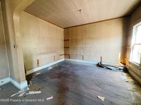 Living - 1415 Capouse Ave, Scranton, PA 18509 photo 1 of 3