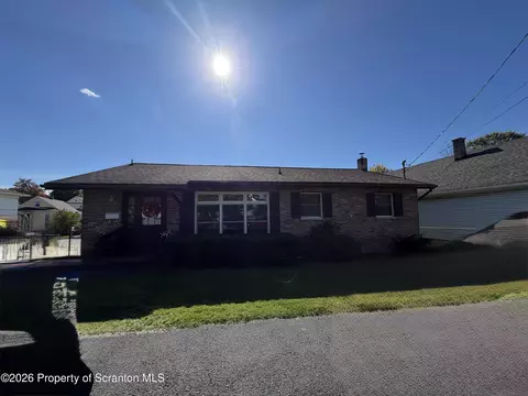 900 902 Washington St, Throop, PA 18512