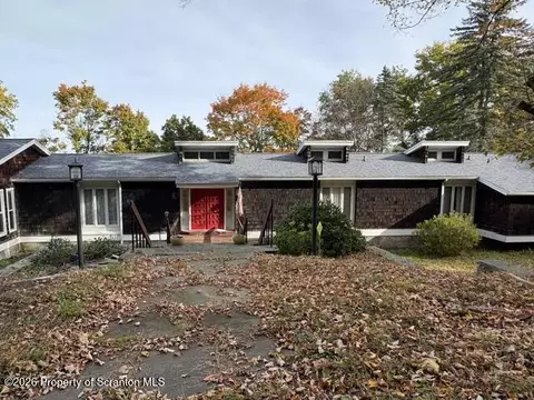 1 Orchard Ln, Clarks Summit, PA 18411