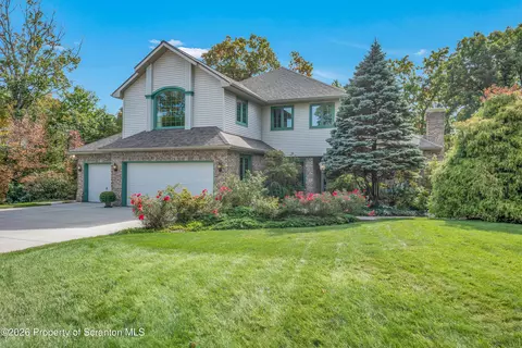 302 Skyline Dr, South Abington, PA 18411
