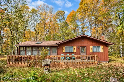 53 Sunset Dr, Gouldsboro, PA 18424
