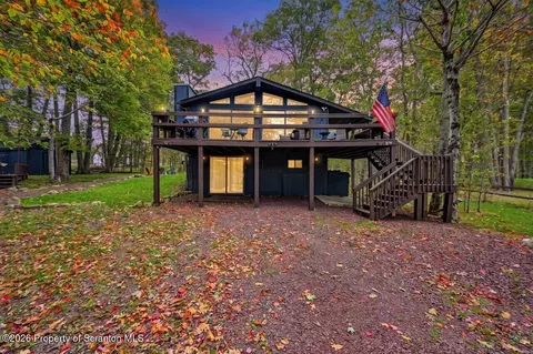 108 Black Bear Ln, Tobyhanna, PA 18466