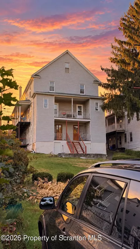 1020 1018 Lincoln St, Dickson City, PA 18519
